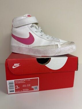 Nike: Kids' Blazer Mid '77 - White & Pink Sneaker, Size 3Y